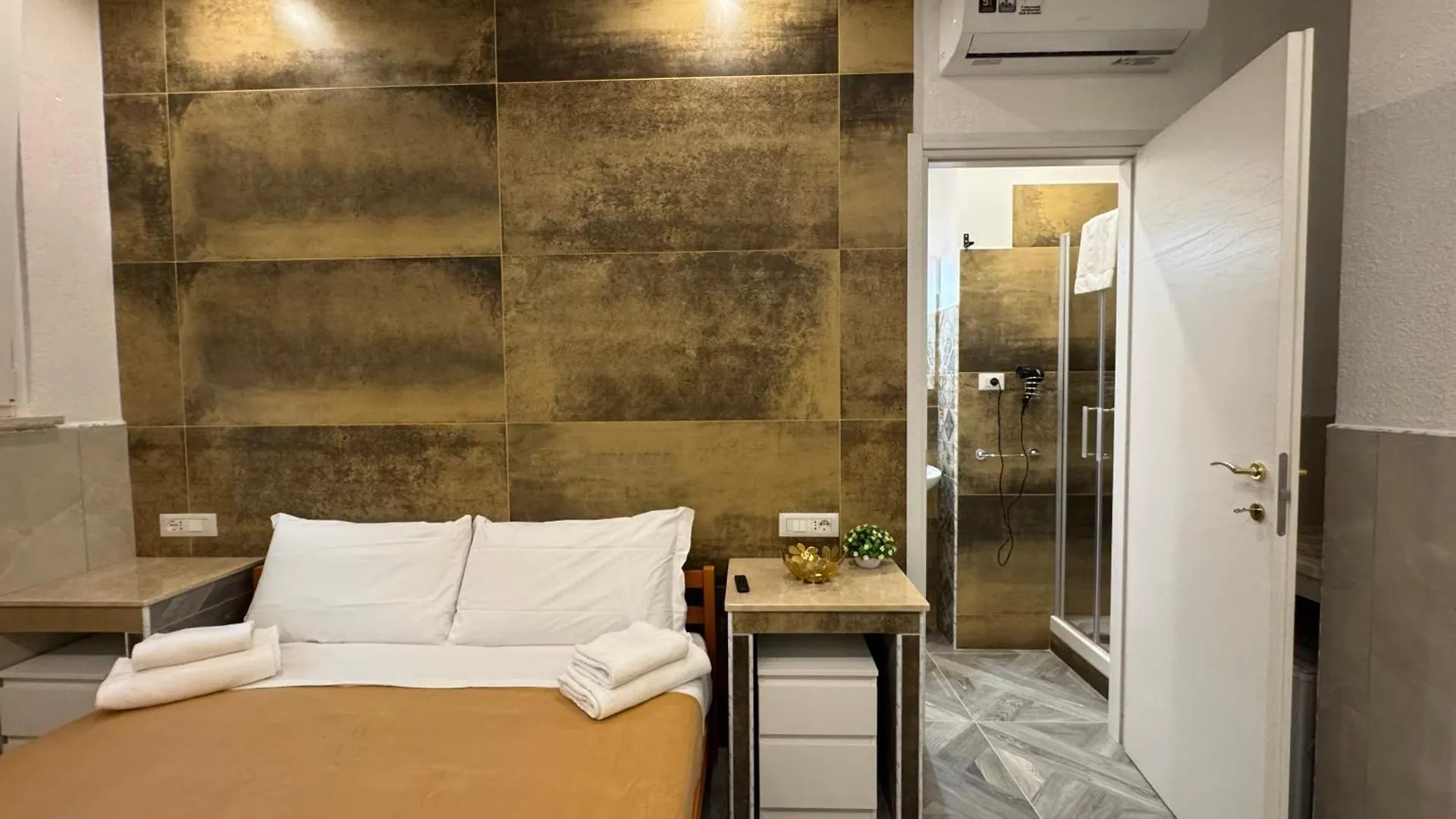 Luxor Eco Roma Casa E Appartamento Per Vacanze In Centro Piazza Bologna, Colosseo, Piazza Di Spagna, Vaticano, San Pietro, Sapienza, Fontana Di Trevi, Piazza Navona, Trastevere, Tiburtina, Termini, Aeroporto Italië