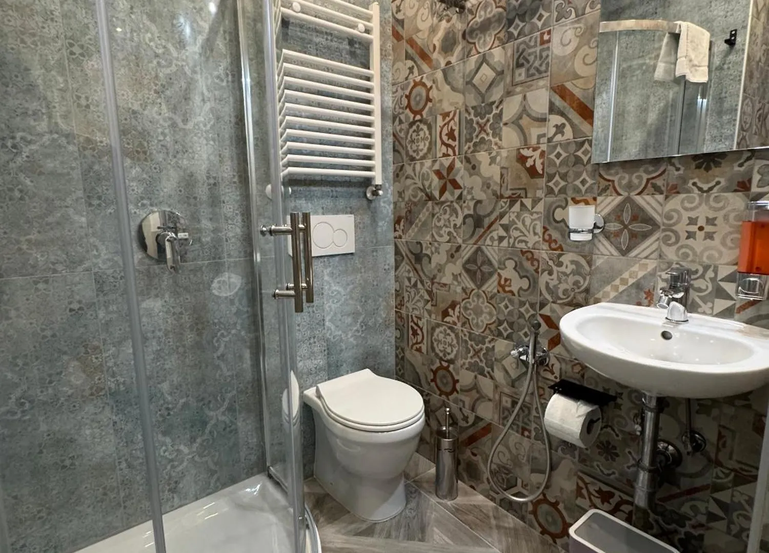 Luxor Eco Roma Casa E Appartamento Per Vacanze In Centro Piazza Bologna, Colosseo, Piazza Di Spagna, Vaticano, San Pietro, Sapienza, Fontana Di Trevi, Piazza Navona, Trastevere, Tiburtina, Termini, Aeroporto Bed & Breakfast