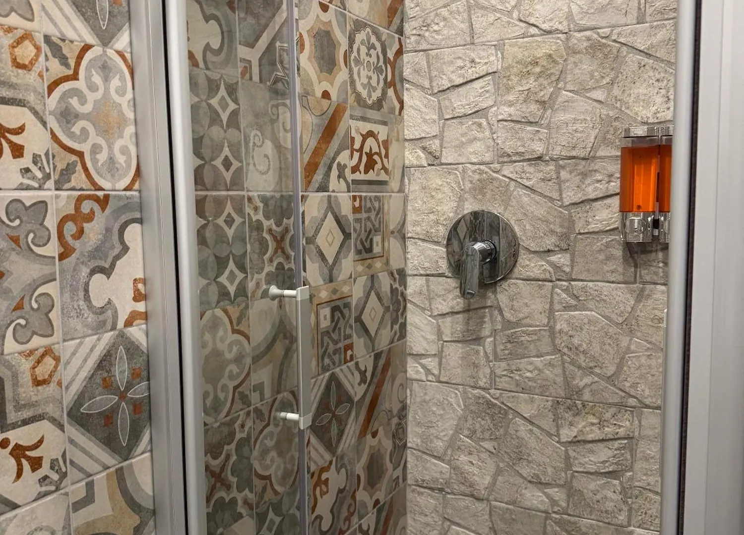 Luxor Eco Roma Casa E Appartamento Per Vacanze In Centro Piazza Bologna, Colosseo, Piazza Di Spagna, Vaticano, San Pietro, Sapienza, Fontana Di Trevi, Piazza Navona, Trastevere, Tiburtina, Termini, Aeroporto Bed & Breakfast Rome