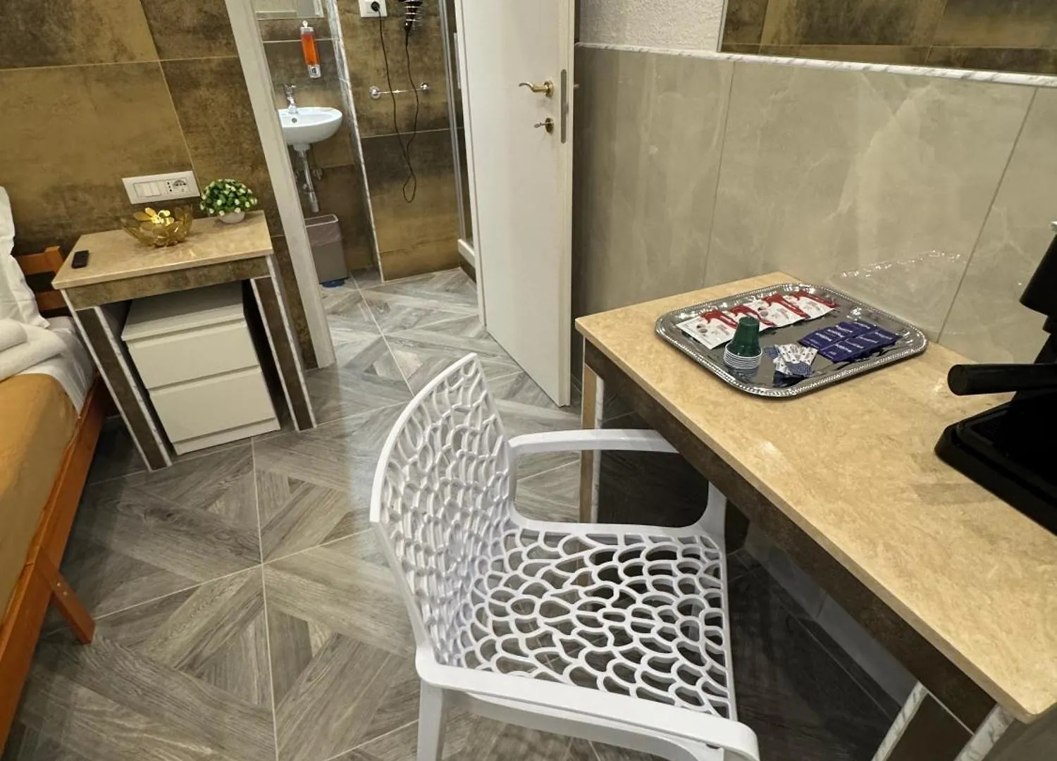Luxor Eco Roma Casa E Appartamento Per Vacanze In Centro Piazza Bologna, Colosseo, Piazza Di Spagna, Vaticano, San Pietro, Sapienza, Fontana Di Trevi, Piazza Navona, Trastevere, Tiburtina, Termini, Aeroporto